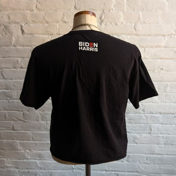 Retro Black Cropped Graphic Print Tee Kamala Harris Boxy Raw Hem T-Shirt Top - Picture 4 of 6